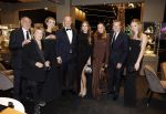 Amsterdam 9 december 2023
VIP dag van de luxury fair in de RAI. Dennis Bergkamp en zijn vrouw Henriette en dochters Estell ( zwanger) Saffron en Yasmin op de stand van Gassan Diamonds . presentatie gouden bankbiljet Dennis Bergkamp. david Bijlsma reikt het eerste exemplaar uit.
