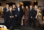 Amsterdam 9 december 2023
VIP dag van de luxury fair in de RAI. Dennis Bergkamp en zijn vrouw Henriette en dochters Estell ( zwanger) Saffron en Yasmin op de stand van Gassan Diamonds . presentatie gouden bankbiljet Dennis Bergkamp. david Bijlsma reikt het eerste exemplaar uit.