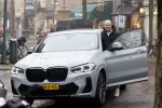 Amsterdam 7 december 2023
Dries Roelvink met zijn BMW X4 in Amsterdam zuid.