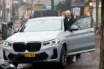 Amsterdam 7 december 2023
Dries Roelvink met zijn BMW X4 in Amsterdam zuid.
