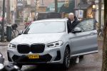 Amsterdam 7 december 2023
Dries Roelvink met zijn BMW X4 in Amsterdam zuid.