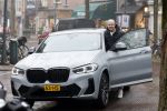 Amsterdam 7 december 2023
Dries Roelvink met zijn BMW X4 in Amsterdam zuid.