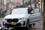 Amsterdam 7 december 2023
Dries Roelvink met zijn BMW X4 in Amsterdam zuid.