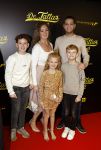 Amsterdam 12 december 2023
Premiere de tata's in Tuschinski.
Chahid Charrak ( Dutch Performante) met vrouw en kinderen