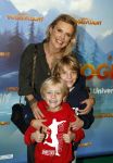 Amsterdam 2 december 2023
Premiere vogelvlucht in Pathe arena .
De cast met oa Floris Gobel Edsilia Rombley Linda Wagemakers Rayen Panday Posy Bakkum Imaani Oosterhuis Karin Bloemen en Thomas Koekkoek. Eveline Stallaart met zoons