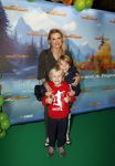 Amsterdam 2 december 2023
Premiere vogelvlucht in Pathe arena .
De cast met oa Floris Gobel Edsilia Rombley Linda Wagemakers Rayen Panday Posy Bakkum Imaani Oosterhuis Karin Bloemen en Thomas Koekkoek. Eveline Stallaart met zoons
