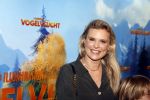 Amsterdam 2 december 2023
Premiere vogelvlucht in Pathe arena .
De cast met oa Floris Gobel Edsilia Rombley Linda Wagemakers Rayen Panday Posy Bakkum Imaani Oosterhuis Karin Bloemen en Thomas Koekkoek. Eveline Stallaart met zoons
