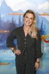 Amsterdam 2 december 2023
Premiere vogelvlucht in Pathe arena .
De cast met oa Floris Gobel Edsilia Rombley Linda Wagemakers Rayen Panday Posy Bakkum Imaani Oosterhuis Karin Bloemen en Thomas Koekkoek. Eveline Stallaart met zoons