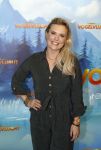 Amsterdam 2 december 2023
Premiere vogelvlucht in Pathe arena .
De cast met oa Floris Gobel Edsilia Rombley Linda Wagemakers Rayen Panday Posy Bakkum Imaani Oosterhuis Karin Bloemen en Thomas Koekkoek. Eveline Stallaart met zoons