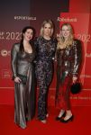 Utrecht 20 december 2023
Sportman / sportvrouw van jaar gala . Helene Hendriks met vriendinnen