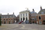 Den Haag 22 december 2023
Fotouurtje met Koning Willem Alexander Koningin Maxima Prinses Amalia Prinses Alexia Prinses Ariane en hun hondje Mambo bij Huis ten Bosch .