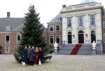 Den Haag 22 december 2023
Fotouurtje met Koning Willem Alexander Koningin Maxima Prinses Amalia Prinses Alexia Prinses Ariane en hun hondje Mambo bij Huis ten Bosch .