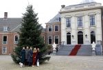Den Haag 22 december 2023
Fotouurtje met Koning Willem Alexander Koningin Maxima Prinses Amalia Prinses Alexia Prinses Ariane en hun hondje Mambo bij Huis ten Bosch .
