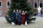 Den Haag 22 december 2023
Fotouurtje met Koning Willem Alexander Koningin Maxima Prinses Amalia Prinses Alexia Prinses Ariane en hun hondje Mambo bij Huis ten Bosch .