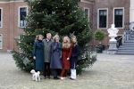 Den Haag 22 december 2023
Fotouurtje met Koning Willem Alexander Koningin Maxima Prinses Amalia Prinses Alexia Prinses Ariane en hun hondje Mambo bij Huis ten Bosch .