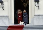 Den Haag 22 december 2023
Fotouurtje met Koning Willem Alexander Koningin Maxima Prinses Amalia Prinses Alexia Prinses Ariane en hun hondje Mambo bij Huis ten Bosch .