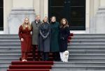 Den Haag 22 december 2023
Fotouurtje met Koning Willem Alexander Koningin Maxima Prinses Amalia Prinses Alexia Prinses Ariane en hun hondje Mambo bij Huis ten Bosch .