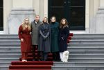 Den Haag 22 december 2023
Fotouurtje met Koning Willem Alexander Koningin Maxima Prinses Amalia Prinses Alexia Prinses Ariane en hun hondje Mambo bij Huis ten Bosch .