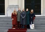 Den Haag 22 december 2023
Fotouurtje met Koning Willem Alexander Koningin Maxima Prinses Amalia Prinses Alexia Prinses Ariane en hun hondje Mambo bij Huis ten Bosch .
