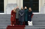Den Haag 22 december 2023
Fotouurtje met Koning Willem Alexander Koningin Maxima Prinses Amalia Prinses Alexia Prinses Ariane en hun hondje Mambo bij Huis ten Bosch .