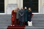 Den Haag 22 december 2023
Fotouurtje met Koning Willem Alexander Koningin Maxima Prinses Amalia Prinses Alexia Prinses Ariane en hun hondje Mambo bij Huis ten Bosch .