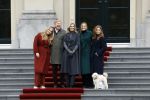 Den Haag 22 december 2023
Fotouurtje met Koning Willem Alexander Koningin Maxima Prinses Amalia Prinses Alexia Prinses Ariane en hun hondje Mambo bij Huis ten Bosch .