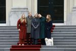 Den Haag 22 december 2023
Fotouurtje met Koning Willem Alexander Koningin Maxima Prinses Amalia Prinses Alexia Prinses Ariane en hun hondje Mambo bij Huis ten Bosch .