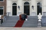 Den Haag 22 december 2023
Fotouurtje met Koning Willem Alexander Koningin Maxima Prinses Amalia Prinses Alexia Prinses Ariane en hun hondje Mambo bij Huis ten Bosch .