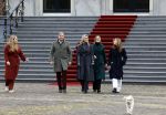 Den Haag 22 december 2023
Fotouurtje met Koning Willem Alexander Koningin Maxima Prinses Amalia Prinses Alexia Prinses Ariane en hun hondje Mambo bij Huis ten Bosch .