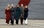 Den Haag 22 december 2023
Fotouurtje met Koning Willem Alexander Koningin Maxima Prinses Amalia Prinses Alexia Prinses Ariane en hun hondje Mambo bij Huis ten Bosch .