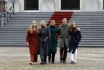 Den Haag 22 december 2023
Fotouurtje met Koning Willem Alexander Koningin Maxima Prinses Amalia Prinses Alexia Prinses Ariane en hun hondje Mambo bij Huis ten Bosch .