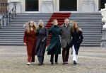 Den Haag 22 december 2023
Fotouurtje met Koning Willem Alexander Koningin Maxima Prinses Amalia Prinses Alexia Prinses Ariane en hun hondje Mambo bij Huis ten Bosch .