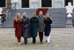 Den Haag 22 december 2023
Fotouurtje met Koning Willem Alexander Koningin Maxima Prinses Amalia Prinses Alexia Prinses Ariane en hun hondje Mambo bij Huis ten Bosch .