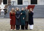 Den Haag 22 december 2023
Fotouurtje met Koning Willem Alexander Koningin Maxima Prinses Amalia Prinses Alexia Prinses Ariane en hun hondje Mambo bij Huis ten Bosch .