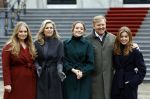 Den Haag 22 december 2023
Fotouurtje met Koning Willem Alexander Koningin Maxima Prinses Amalia Prinses Alexia Prinses Ariane en hun hondje Mambo bij Huis ten Bosch .