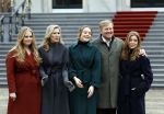 Den Haag 22 december 2023
Fotouurtje met Koning Willem Alexander Koningin Maxima Prinses Amalia Prinses Alexia Prinses Ariane en hun hondje Mambo bij Huis ten Bosch .