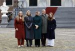 Den Haag 22 december 2023
Fotouurtje met Koning Willem Alexander Koningin Maxima Prinses Amalia Prinses Alexia Prinses Ariane en hun hondje Mambo bij Huis ten Bosch .