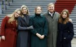 Den Haag 22 december 2023
Fotouurtje met Koning Willem Alexander Koningin Maxima Prinses Amalia Prinses Alexia Prinses Ariane en hun hondje Mambo bij Huis ten Bosch .