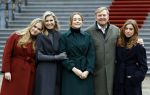 Den Haag 22 december 2023
Fotouurtje met Koning Willem Alexander Koningin Maxima Prinses Amalia Prinses Alexia Prinses Ariane en hun hondje Mambo bij Huis ten Bosch .