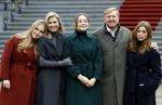 Den Haag 22 december 2023
Fotouurtje met Koning Willem Alexander Koningin Maxima Prinses Amalia Prinses Alexia Prinses Ariane en hun hondje Mambo bij Huis ten Bosch .