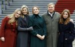 Den Haag 22 december 2023
Fotouurtje met Koning Willem Alexander Koningin Maxima Prinses Amalia Prinses Alexia Prinses Ariane en hun hondje Mambo bij Huis ten Bosch .