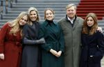 Den Haag 22 december 2023
Fotouurtje met Koning Willem Alexander Koningin Maxima Prinses Amalia Prinses Alexia Prinses Ariane en hun hondje Mambo bij Huis ten Bosch .