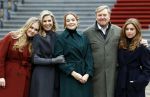 Den Haag 22 december 2023
Fotouurtje met Koning Willem Alexander Koningin Maxima Prinses Amalia Prinses Alexia Prinses Ariane en hun hondje Mambo bij Huis ten Bosch .