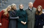 Den Haag 22 december 2023
Fotouurtje met Koning Willem Alexander Koningin Maxima Prinses Amalia Prinses Alexia Prinses Ariane en hun hondje Mambo bij Huis ten Bosch .
