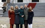 Den Haag 22 december 2023
Fotouurtje met Koning Willem Alexander Koningin Maxima Prinses Amalia Prinses Alexia Prinses Ariane en hun hondje Mambo bij Huis ten Bosch .
