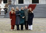 Den Haag 22 december 2023
Fotouurtje met Koning Willem Alexander Koningin Maxima Prinses Amalia Prinses Alexia Prinses Ariane en hun hondje Mambo bij Huis ten Bosch .