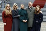 Den Haag 22 december 2023
Fotouurtje met Koning Willem Alexander Koningin Maxima Prinses Amalia Prinses Alexia Prinses Ariane en hun hondje Mambo bij Huis ten Bosch .