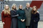 Den Haag 22 december 2023
Fotouurtje met Koning Willem Alexander Koningin Maxima Prinses Amalia Prinses Alexia Prinses Ariane en hun hondje Mambo bij Huis ten Bosch .