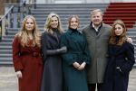 Den Haag 22 december 2023
Fotouurtje met Koning Willem Alexander Koningin Maxima Prinses Amalia Prinses Alexia Prinses Ariane en hun hondje Mambo bij Huis ten Bosch .
