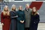 Den Haag 22 december 2023
Fotouurtje met Koning Willem Alexander Koningin Maxima Prinses Amalia Prinses Alexia Prinses Ariane en hun hondje Mambo bij Huis ten Bosch .